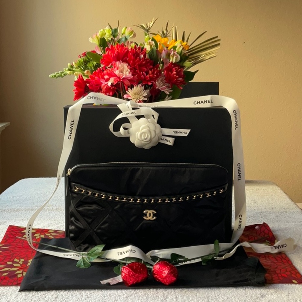 🌹 CHANEL LARGE POUCH WITH FOLDABLE TOTE BAG 🌹NWT🌹 - Picture 5 of 16